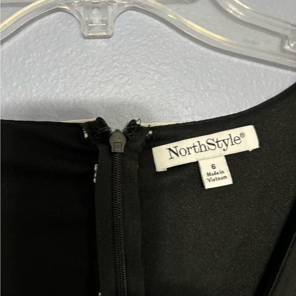 North style black & white sleeveless jumpsuit,, size 6 - Picture 2 of 4